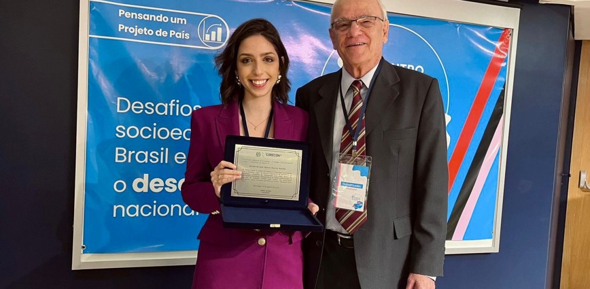 Julia Bonilha vence prêmio de melhor monografia em Economia do Corecon-SP